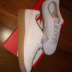 Wmns Nike Court Royale Suede Size 8US